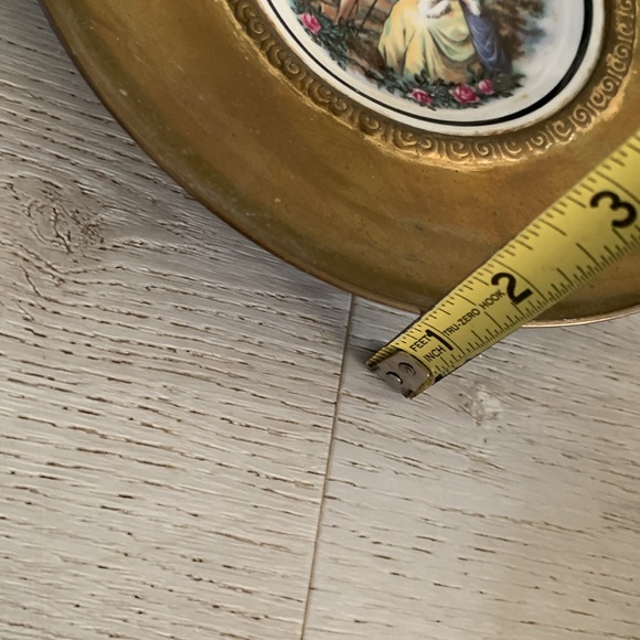 Set 2 Regency Bone China Brass and Ceramic Victorian Courting Scence‎ wall plate - Picture 5 of 11